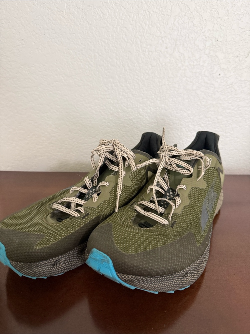 Men's ALTRA Running Sneakers - SIZE 10
